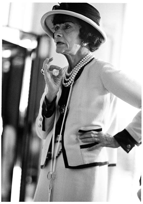 giacca stile coco chanel|La storia della giacca di Coco Chanel .